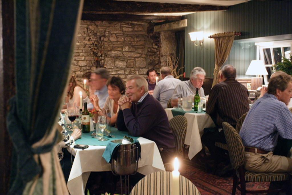 Bear Crickhowell Exterior photo
